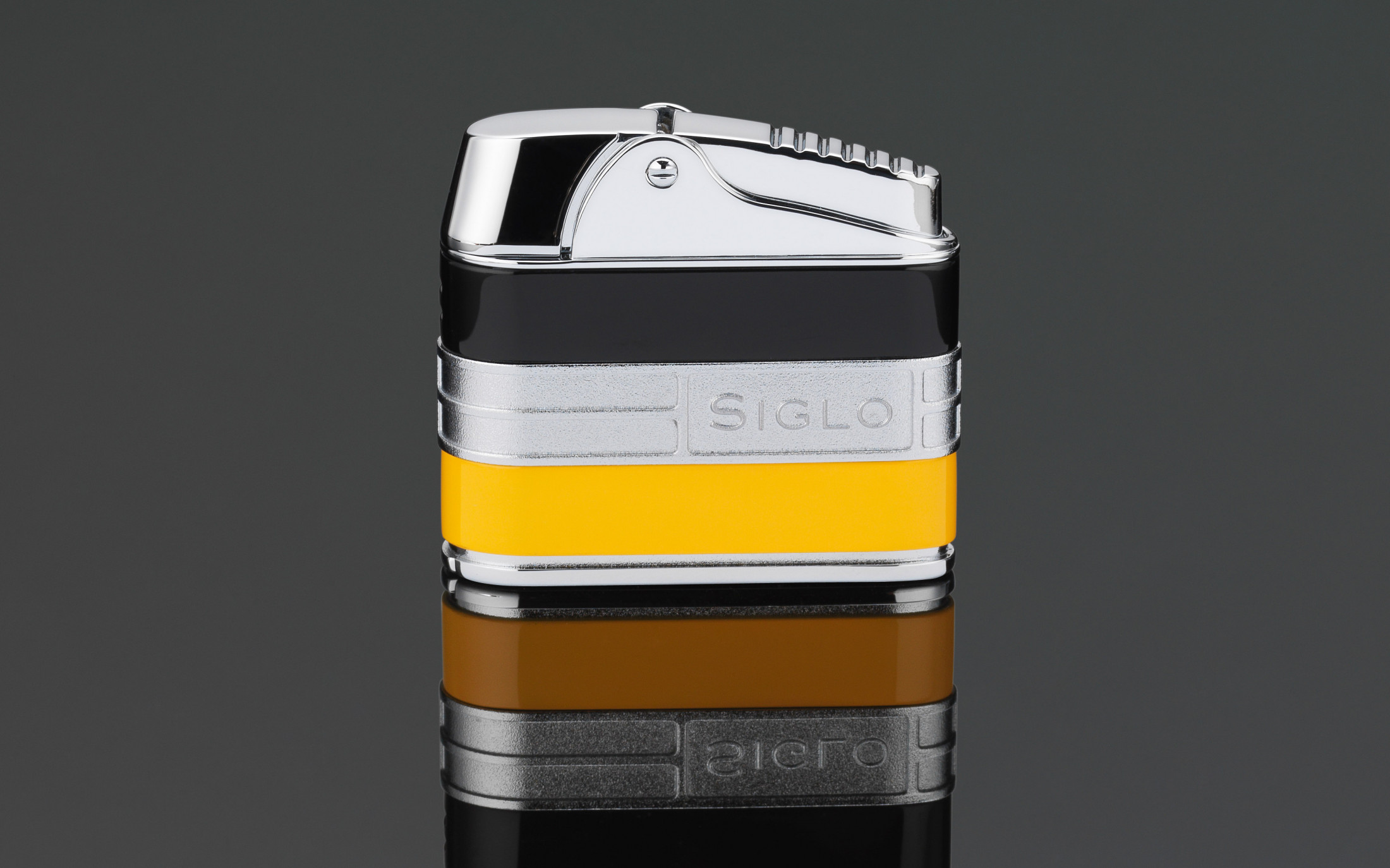 Siglo Retro II Lighter - Black & Yellow